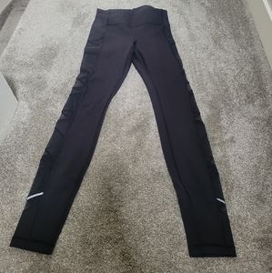 Lululemon black leggings with mesh and pockets
